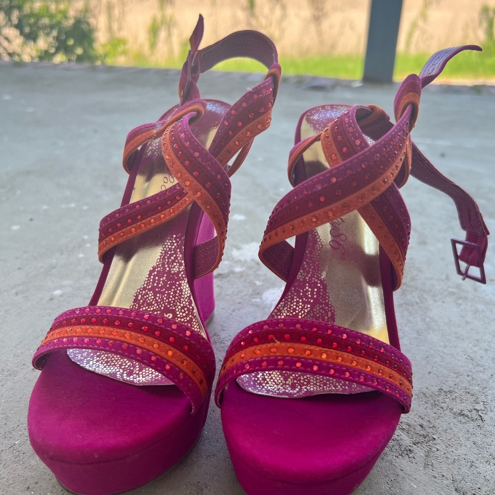 SOCIETY 86 Platform Wedges